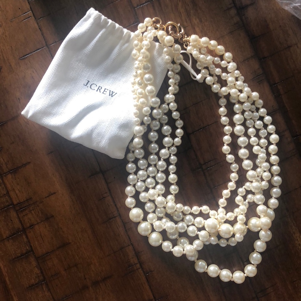 Layered pearl necklace